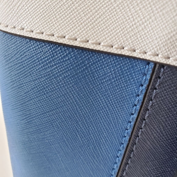 Calvin Klein tote bag. - Picture 10 of 16